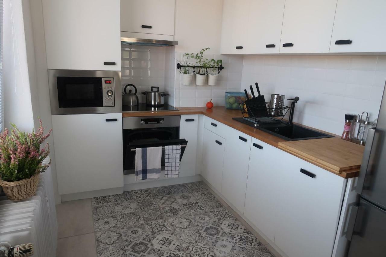 Hniezdo V Raji 1 - Luxurious Apartment 3 Min Walk To City Center Spišská Nová Ves Eksteriør billede